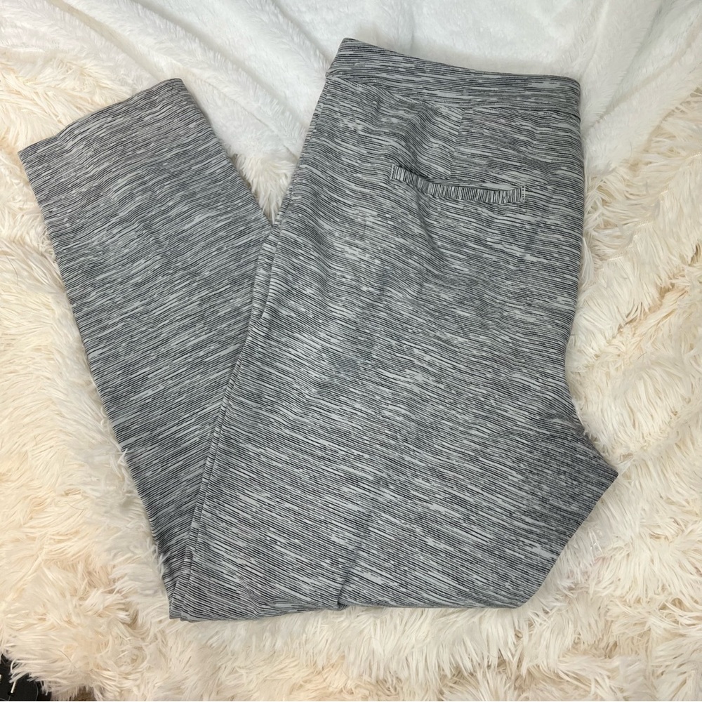 Lululemon Athletica Jet Crop Pants - Picture 2 of 7